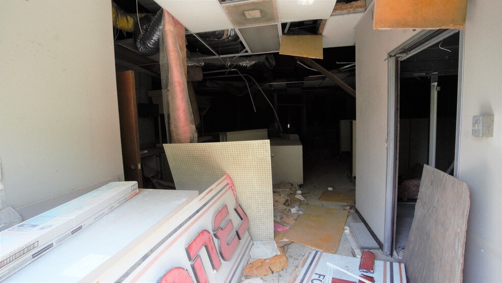 More Photos Of 12235 Camp Bowie Blvd W, Aledo Service Station For Sale