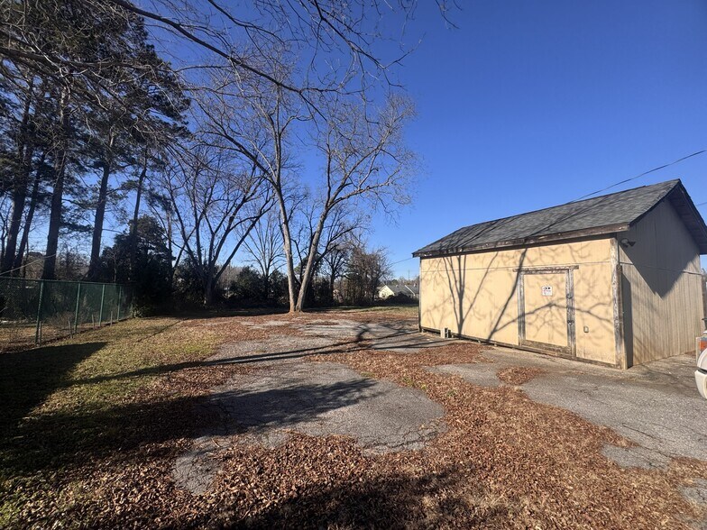 More Photos Of 1421 N Limestone St, Gaffney Office For Sale