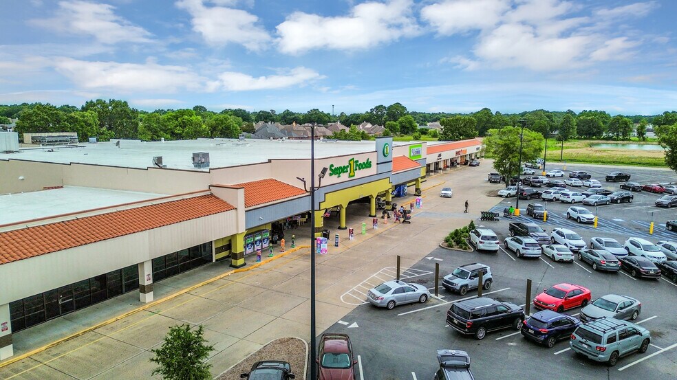 Primary Photo Of 2220-2252 Ambassador Caffery Pky, Lafayette Supermarket For Lease