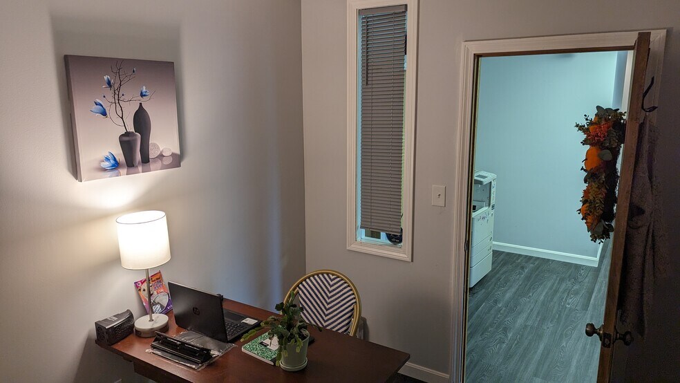 More Photos Of 29 Lafayette Rd, North Hampton Storefront Retail Office For Lease