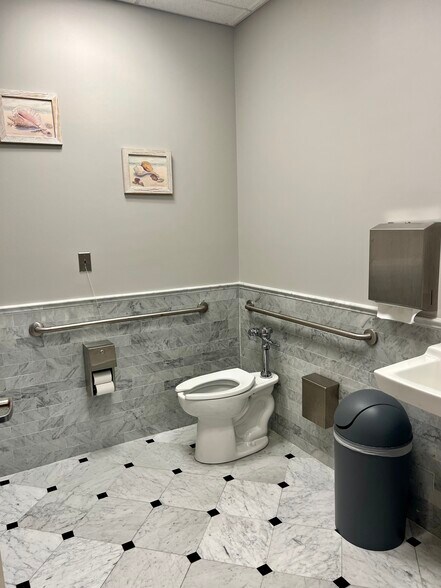 More Photos Of 50 Maple St, Springfield Medical For Lease