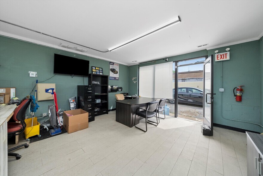 More Photos Of 1610 S Chicago St, Joliet Auto Dealership For Sale