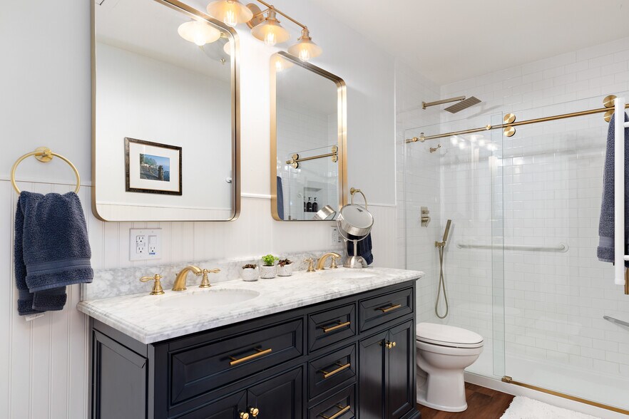 More Photos Of 704 N Main St, Coupeville Hospitality For Sale