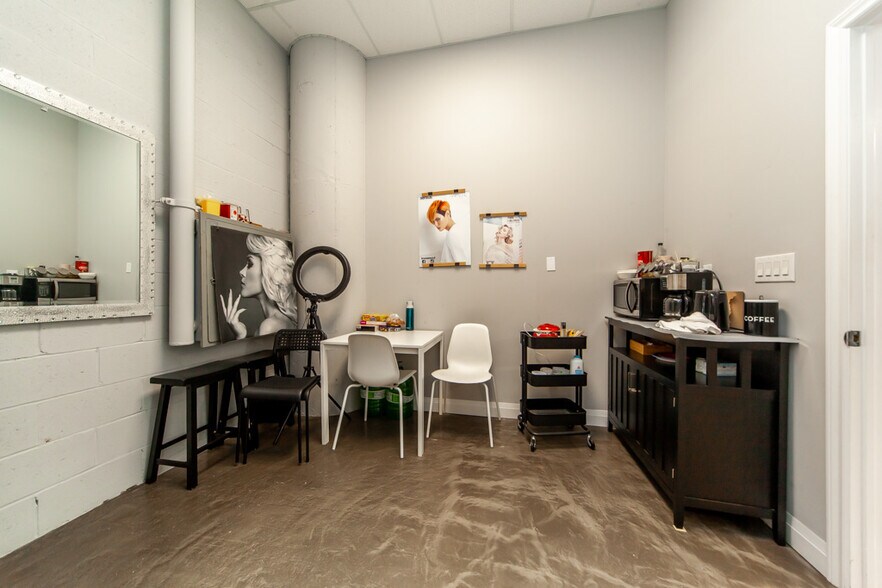 More Photos Of 250-300 Manitoba St, Toronto Apartments For Sale