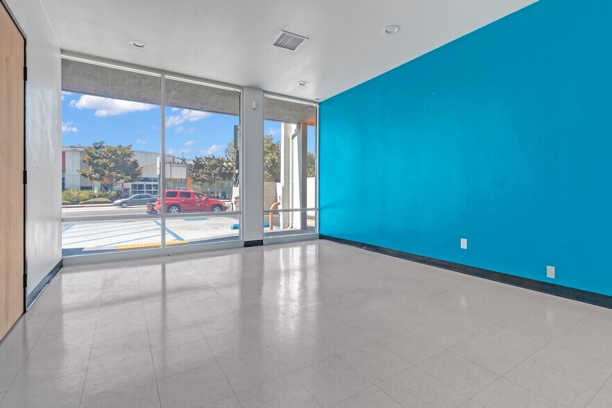 More Photos Of 11546-11552 Colima Rd, Whittier Unknown For Lease