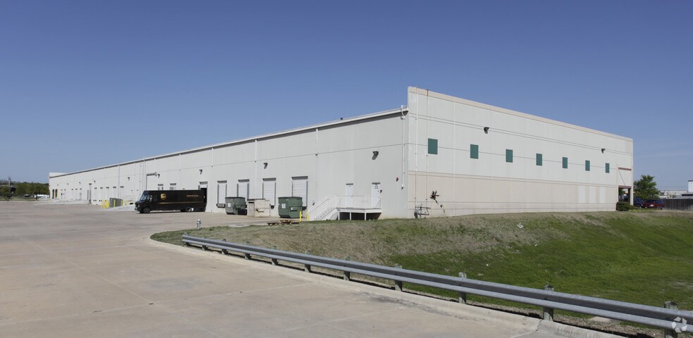 More Photos Of 8291 Springdale Rd, Austin Distribution For Lease