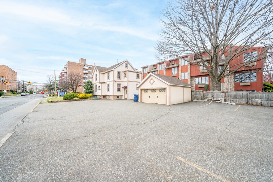 More Photos Of 224 Johnson Ave, Hackensack Office For Lease