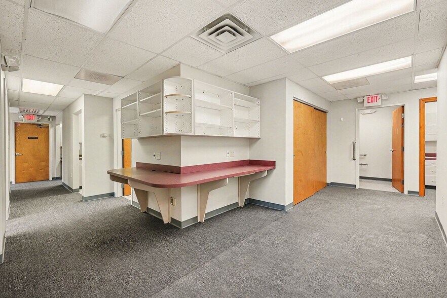 More Photos Of 599 Freedom Park Dr, Edgewood Medical For Lease