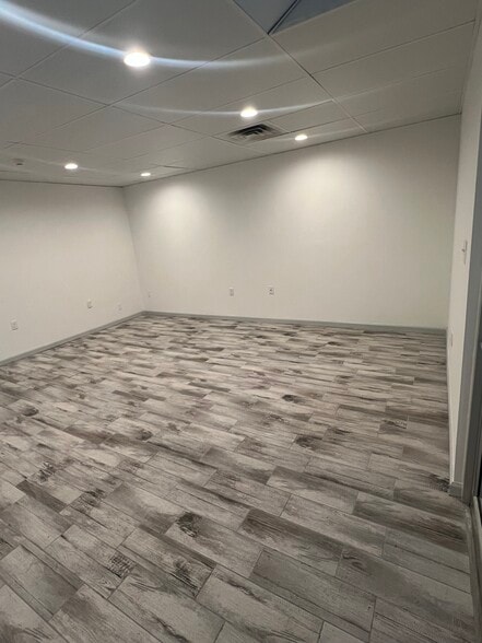 More Photos Of 556 Main St, Stroudsburg Office Residential For Lease