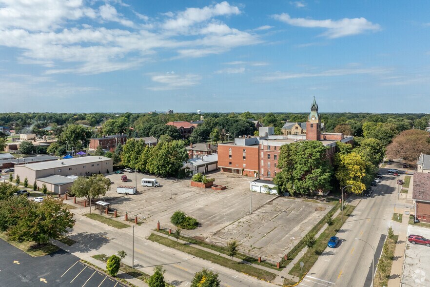 More Photos Of 239 S Cherry St, Galesburg Skilled Nursing Facility For Sale