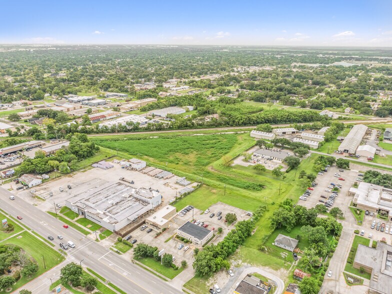 More Photos Of 3095 College St, Beaumont Medical For Sale