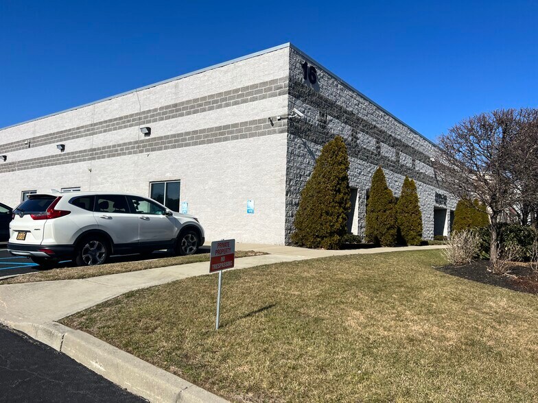 More Photos Of 16 Sawgrass Dr, Bellport Village Warehouse For Lease