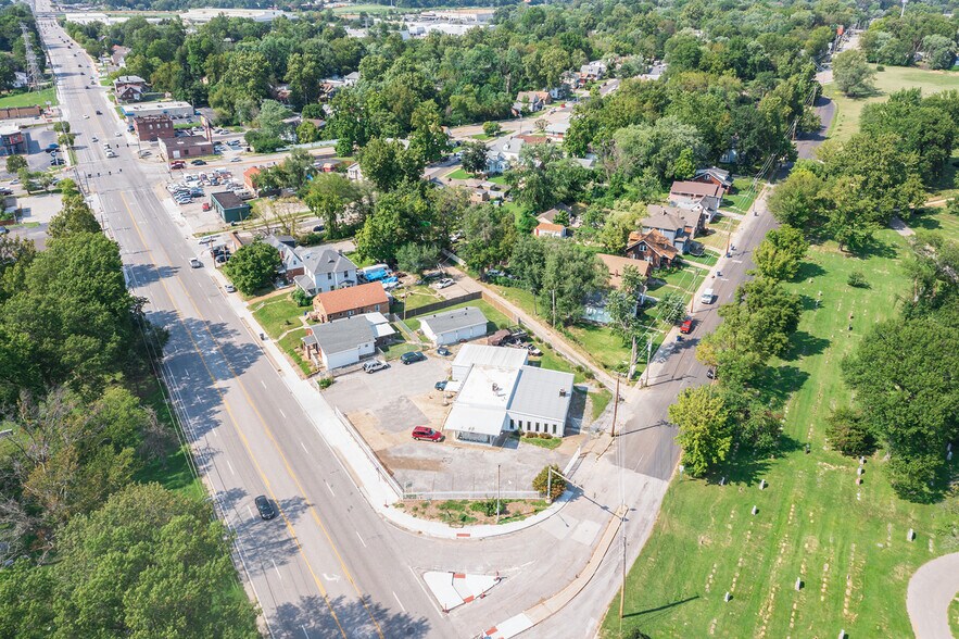 More Photos Of 7807 Saint Charles Rock Rd, Saint Louis Freestanding For Sale