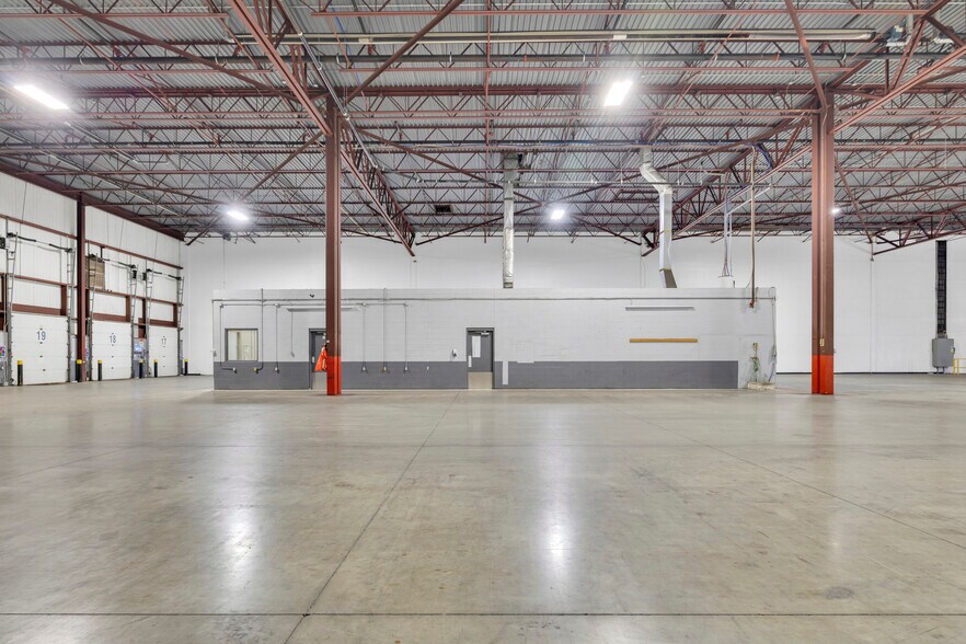 More Photos Of 599 Sprucewood Ave, Windsor Warehouse For Lease