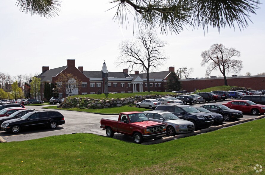 More Photos Of 3300 University Dr, Auburn Hills Office For Lease