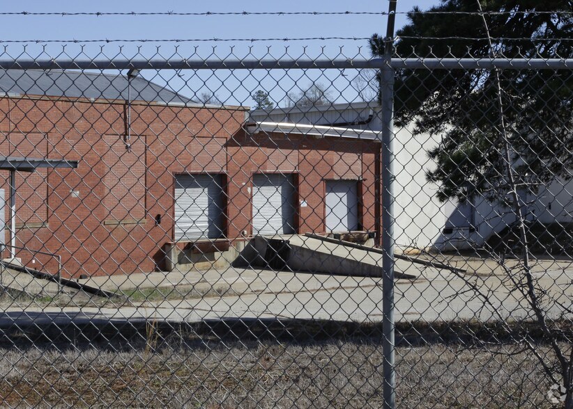 More Photos Of 604 S Alabama Ave, Chesnee Warehouse For Lease