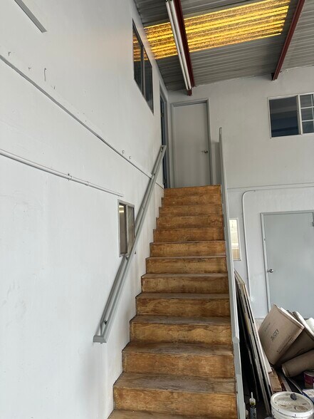 More Photos Of 11440 N Woodside Ave, Santee Service For Lease