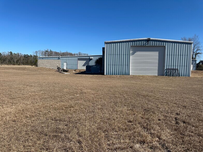 More Photos Of 4425 W US 98, Perry Manufacturing For Sale