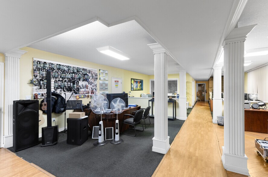 More Photos Of 5501-5595 NW 74th Ave, Miami Warehouse For Lease