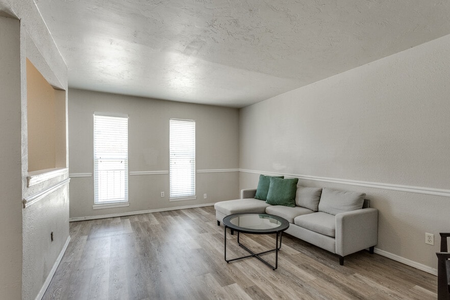 More Photos Of NW 10th St & N Classen Blvd, Oklahoma City Apartments For Sale