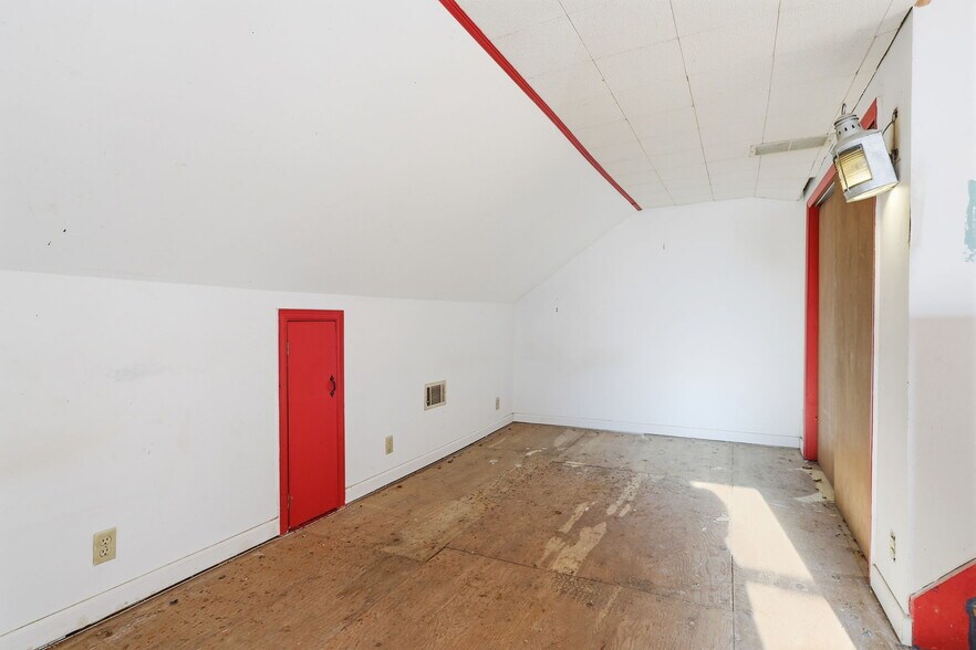 More Photos Of 2695 Main St, Lawrence Apartments For Sale