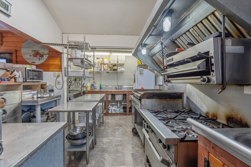 More Photos Of 2107 N Osceola Rd, Camden Service Station For Sale