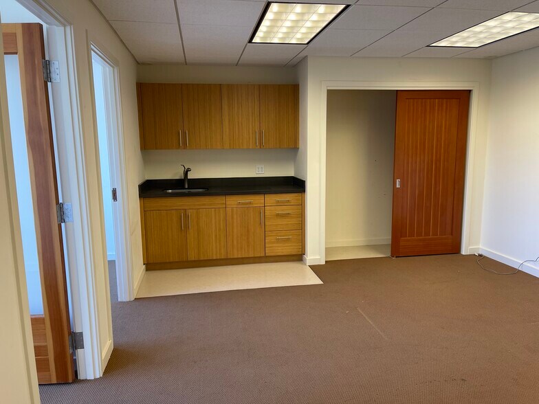 More Photos Of 400 Evelyn Ave, Albany Medical For Lease