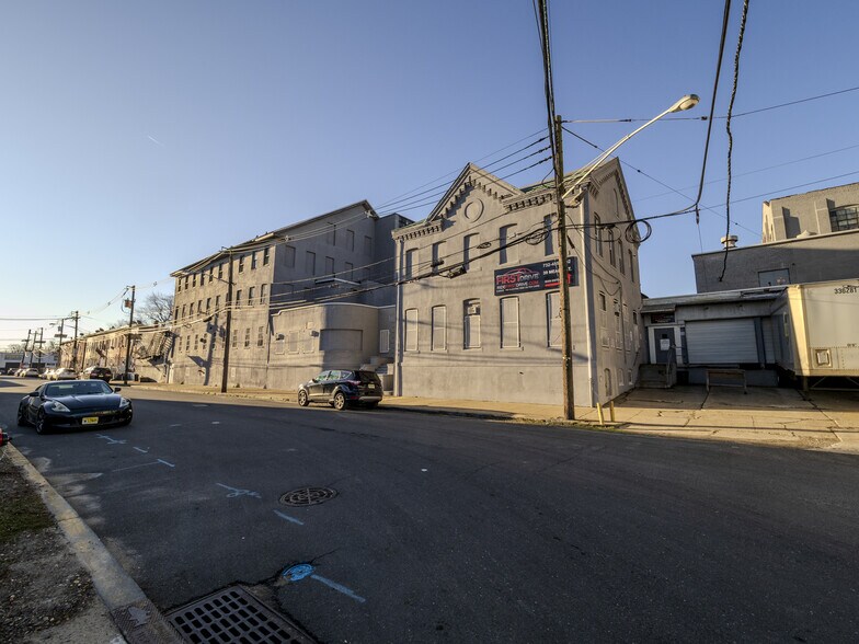 More Photos Of 39 Meade St, Trenton Distribution For Sale