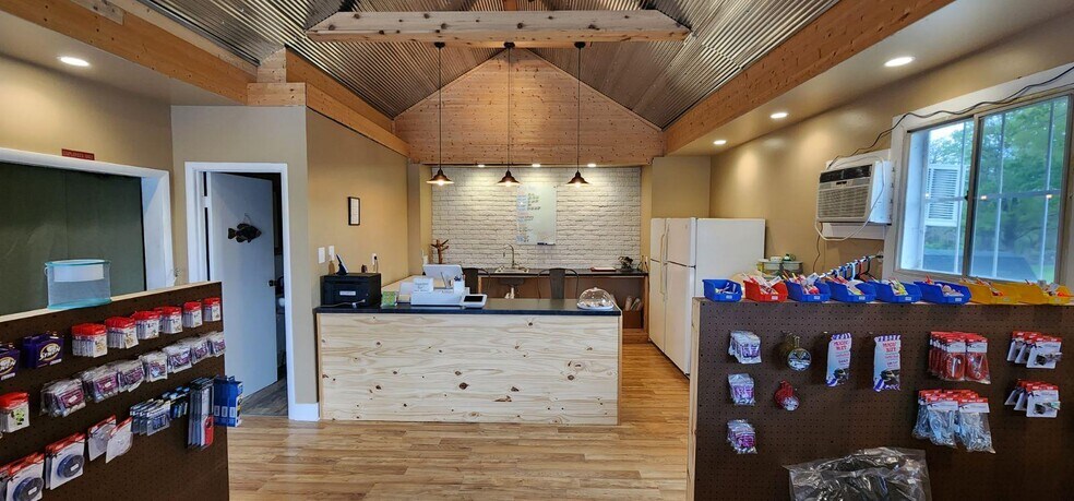 More Photos Of 853 W State Road 38, New Castle General Retail For Sale