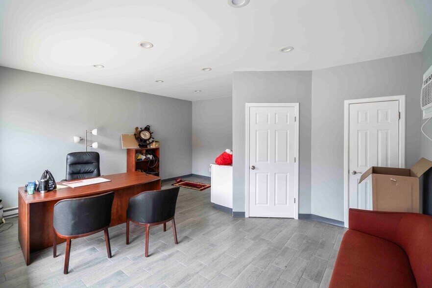 More Photos Of 507 Eagle Ave, West Hempstead Freestanding For Sale