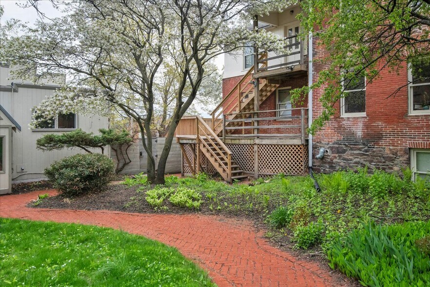 More Photos Of 87 College st, Burlington Office For Sale