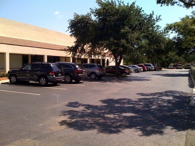 More Photos Of 10180 Riverside Dr, Palm Beach Gardens Warehouse For Lease