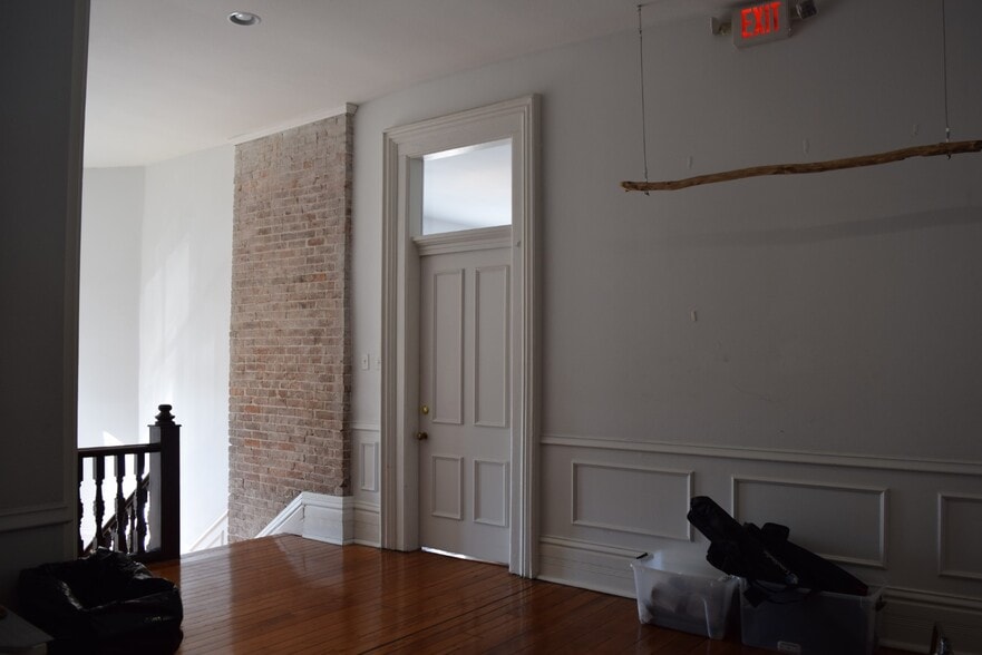 More Photos Of 201 S Izard St, Little Rock Office For Sale