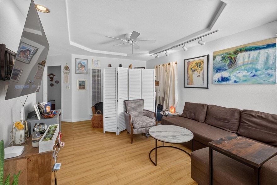 More Photos Of 225 N Juanita Ave, Redondo Beach Apartments For Sale