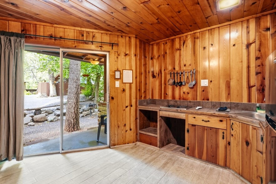 More Photos Of 1355 E Christopher Creek Loop, Payson Hotel For Sale
