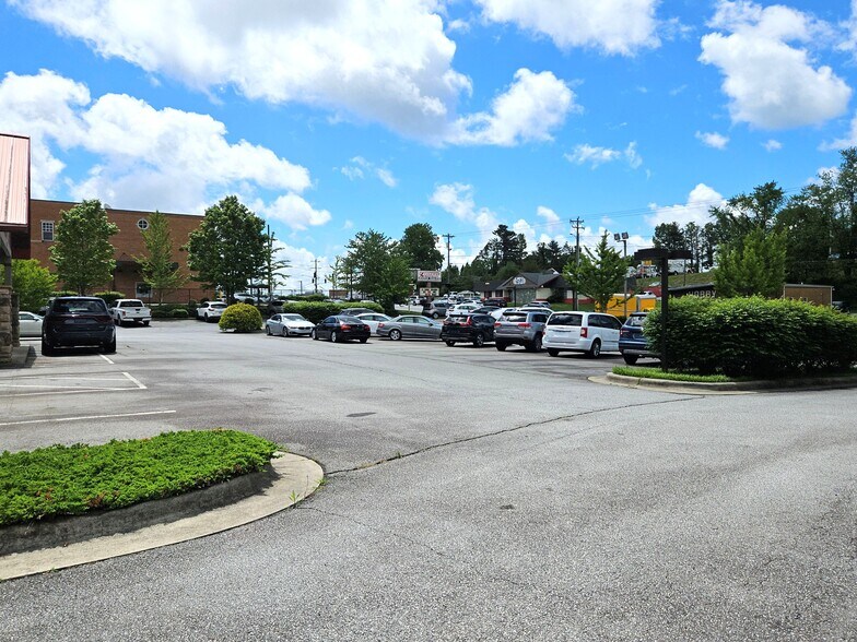 More Photos Of 1216 Asheville Hwy, Hendersonville Auto Dealership For Lease