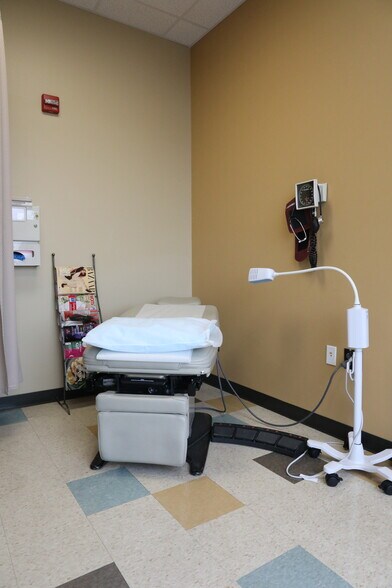 More Photos Of 1035 Charlevoix Dr, Grand Ledge Medical For Sale