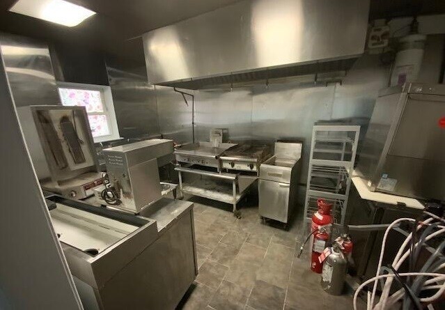 More Photos Of 4164 Victory Blvd, Staten Island Restaurant For Lease