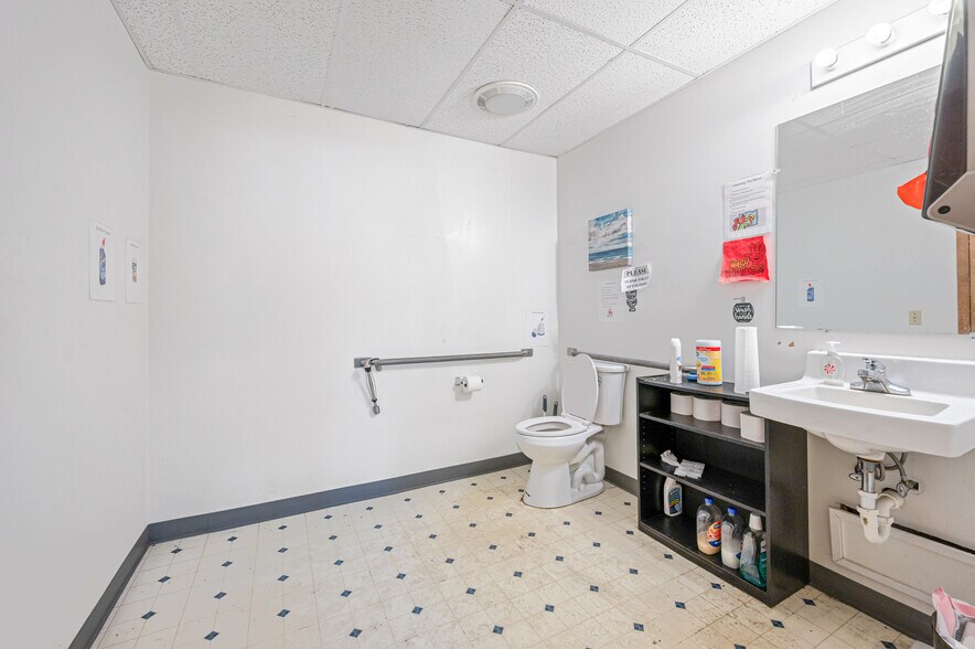 More Photos Of 1508-1574 N Mitchell St, Cadillac General Retail For Sale