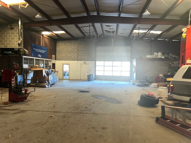 More Photos Of 757 North St, Ashburn Auto Dealership For Sale