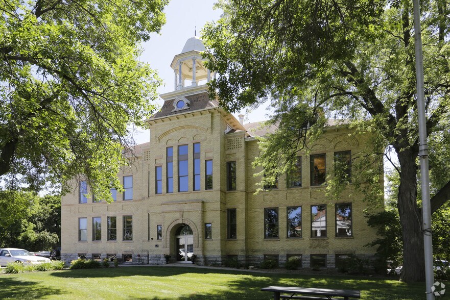More Photos Of 261 School Ave, Excelsior Office For Lease