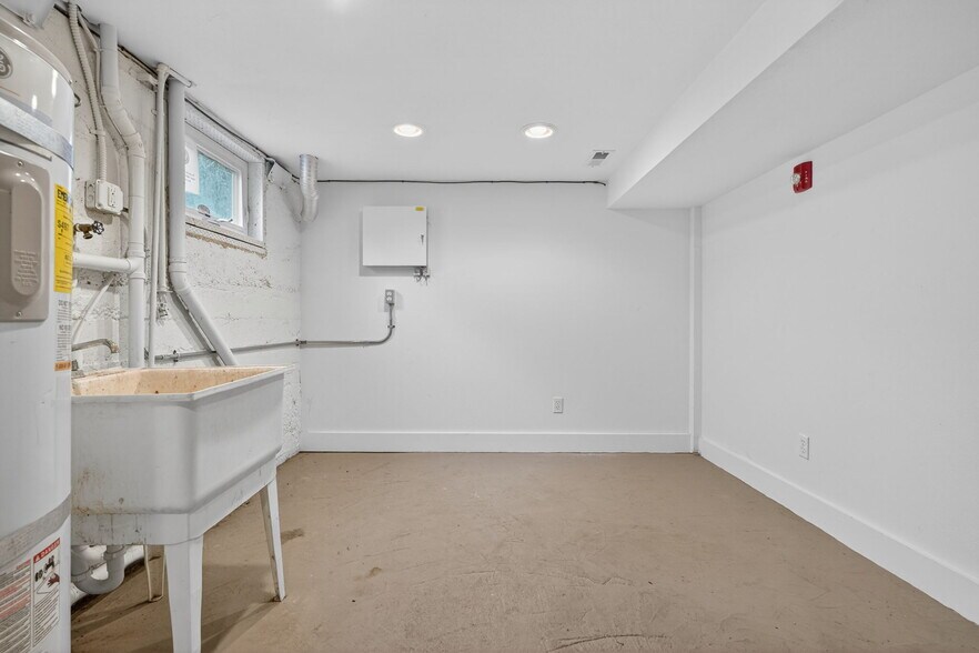 More Photos Of 317 NE Sacramento St, Portland Office For Sale