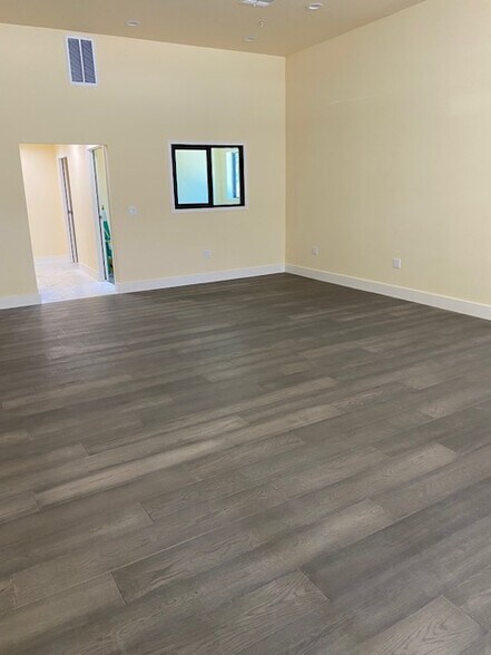 More Photos Of 2557 El Camino Real, Redwood City Storefront Retail Office For Lease