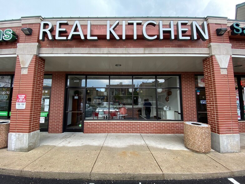 More Photos Of 1425-1441 W Montrose Ave, Chicago General Retail For Lease