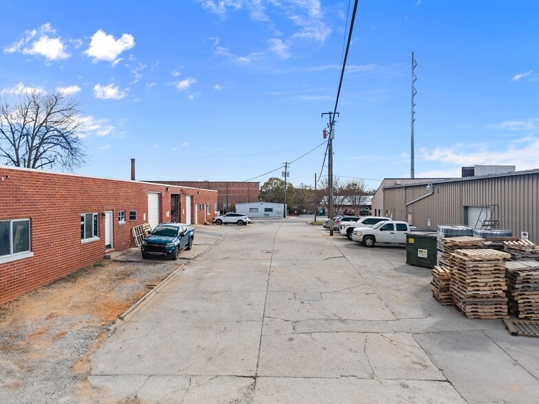 More Photos Of 636 Industrial Blvd, Gainesville Warehouse For Sale