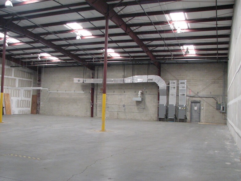 More Photos Of 13000 Automobile Blvd N, Clearwater Warehouse For Lease