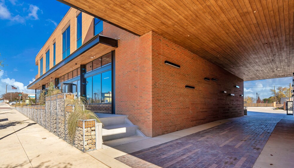 More Photos Of 601 S Main St, Fort Worth Storefront Retail Office For Lease