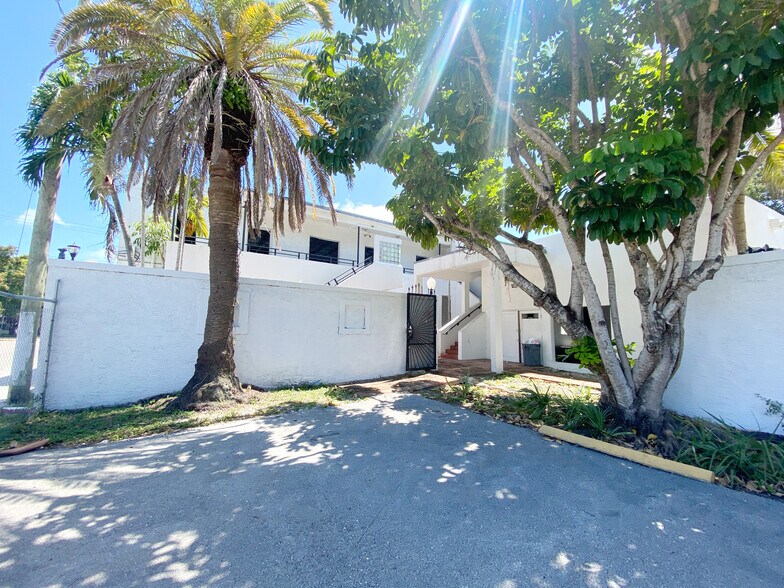 More Photos Of 4900 NE 2nd Ave, Miami Freestanding For Lease