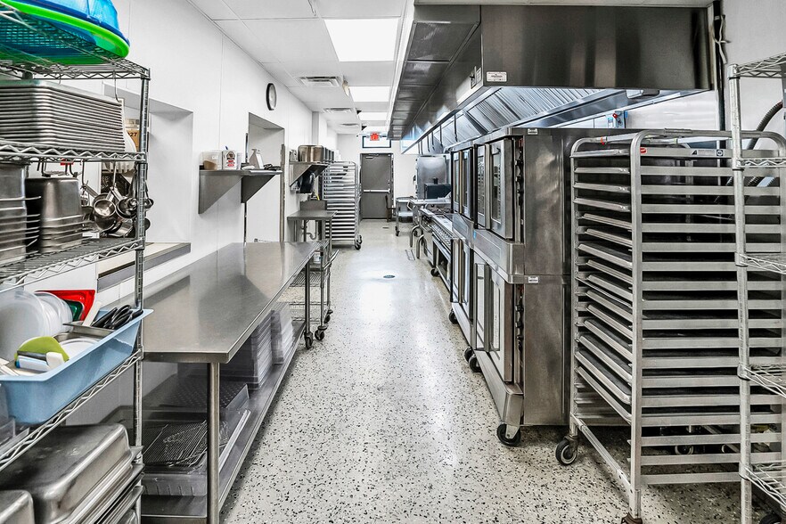 More Photos Of 350 Eglin Pky, Fort Walton Beach Freestanding For Sale