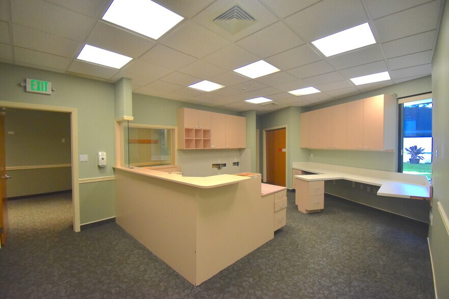 More Photos Of 120 New York Ave, Huntington Medical For Sale